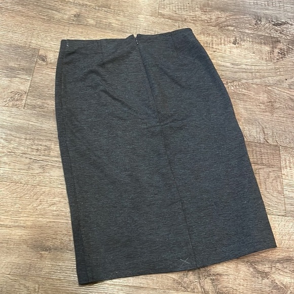 Carmen Marc Valvo Gray Stretch Skirt - Picture 2 of 7